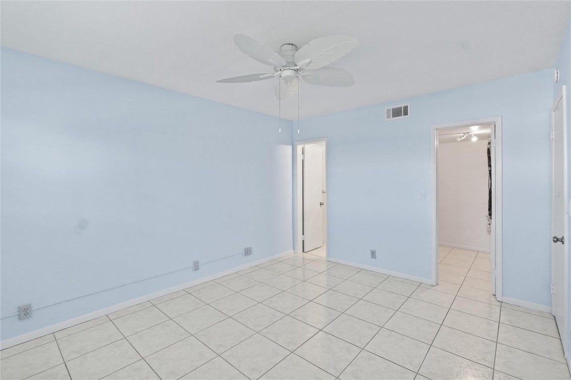 2050 NE 39th Street, #302e, Lighthouse Point, FL 33064