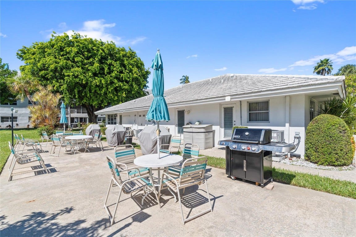 2050 NE 39th Street, #302e, Lighthouse Point, FL 33064
