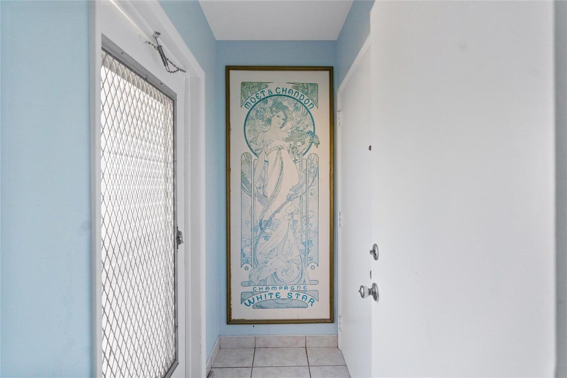 2050 NE 39th Street, #302e, Lighthouse Point, FL 33064