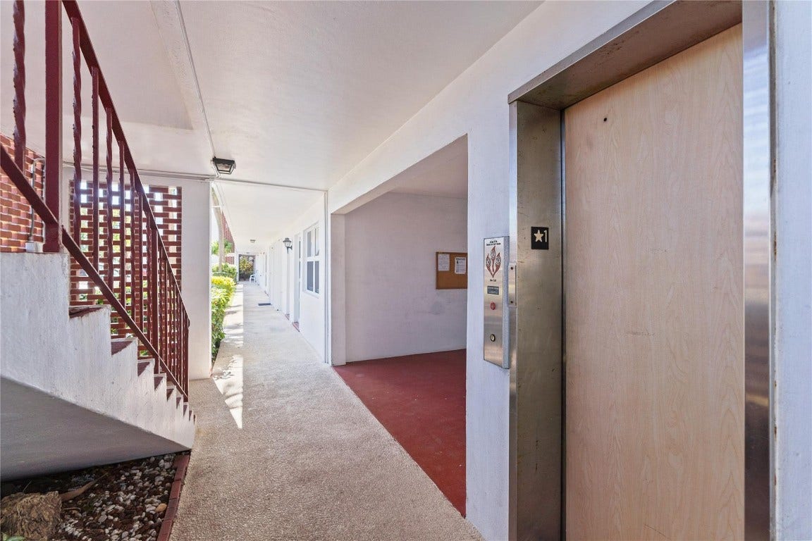 2050 NE 39th Street, #302e, Lighthouse Point, FL 33064