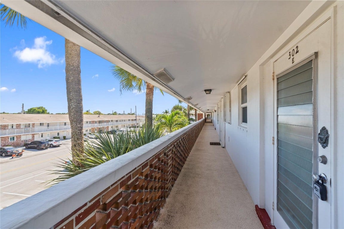 2050 NE 39th Street, #302e, Lighthouse Point, FL 33064