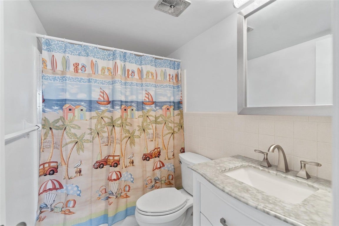 2050 NE 39th Street, #302e, Lighthouse Point, FL 33064