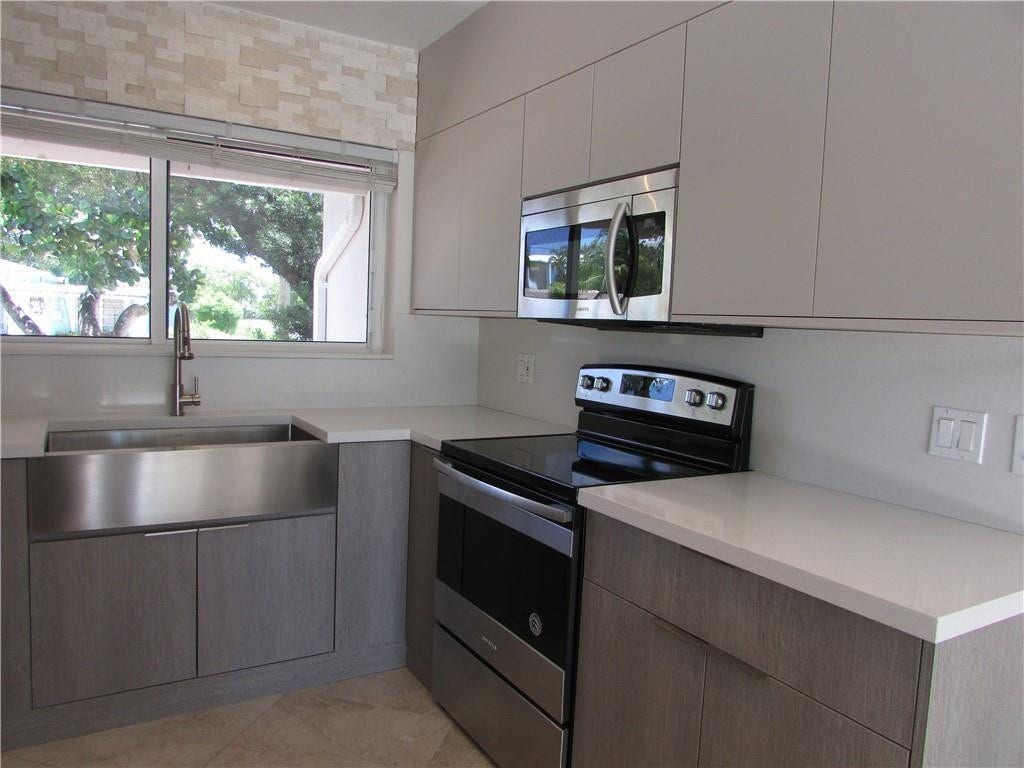 2031 NE 14th Court, Fort Lauderdale, FL 33304 Photo 13