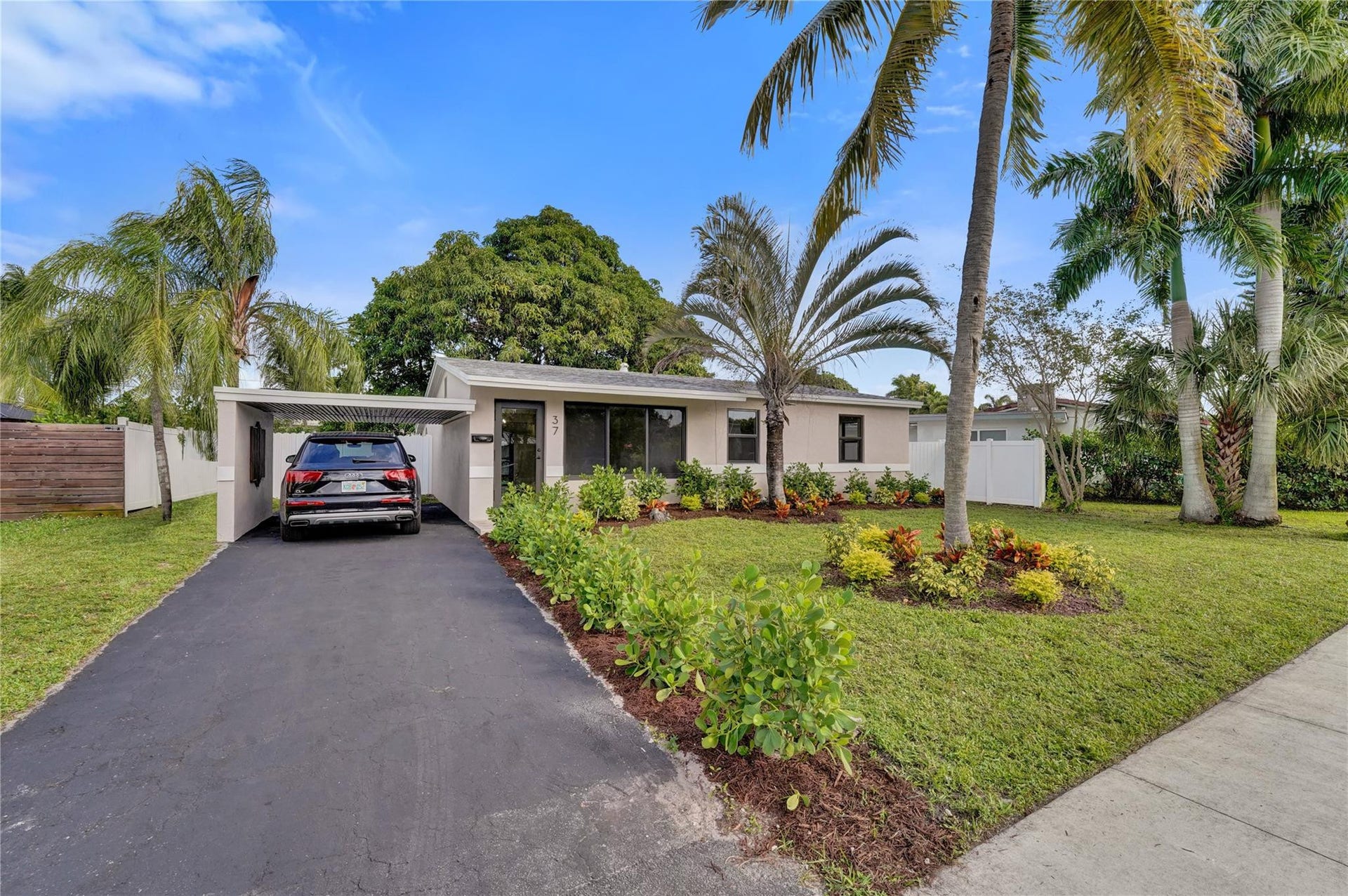 Driveway/Carport