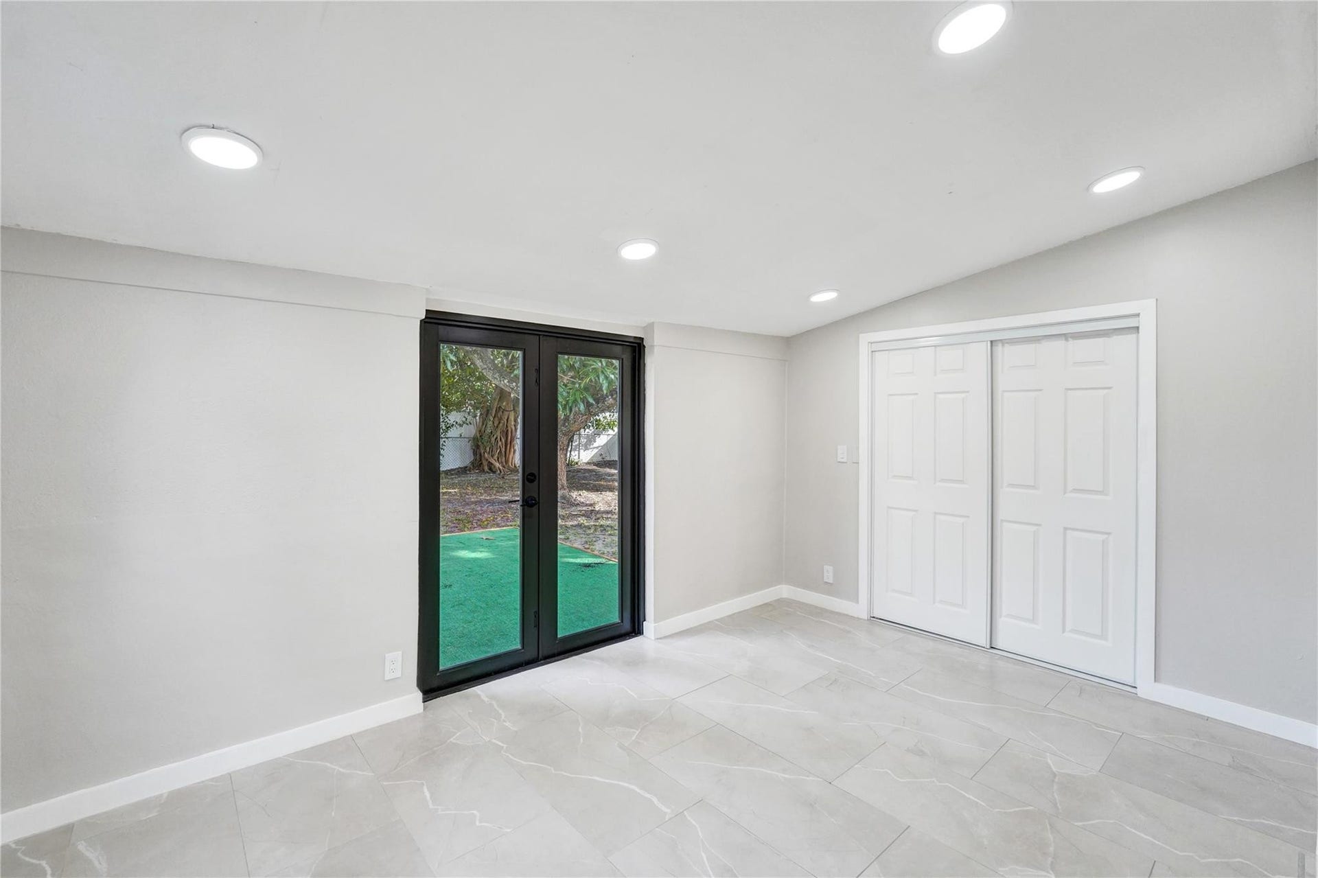 Florida Room/Den