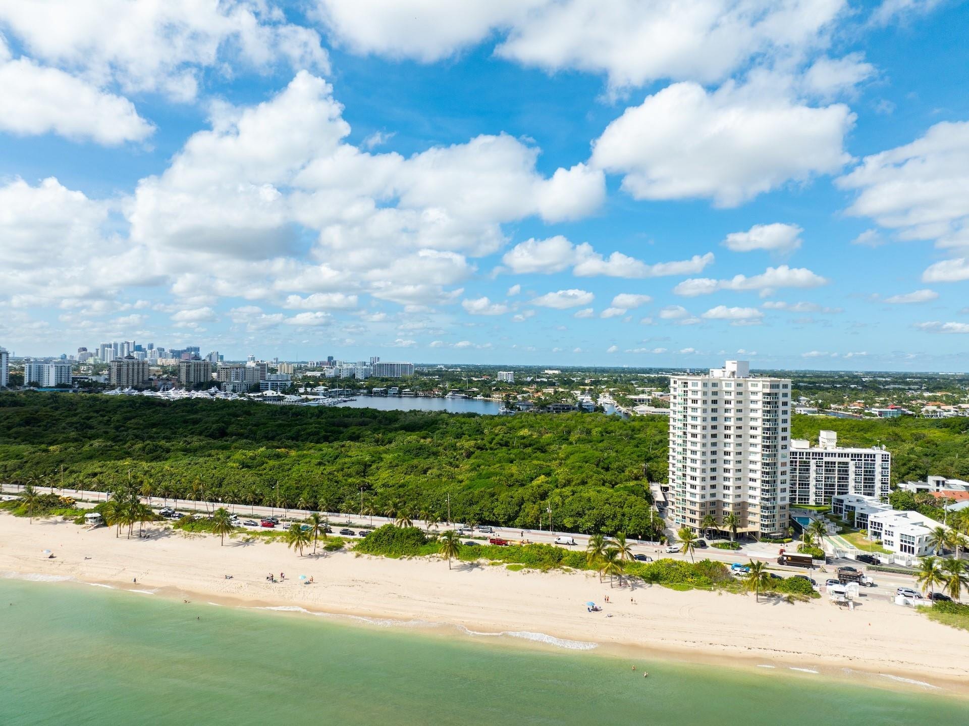 Close to all Ft Lauderdale has to offer and SECLUDED enough to exhale