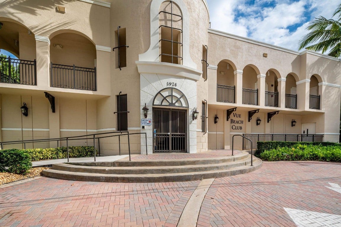 2011 N Ocean Boulevard, #1605, Fort Lauderdale, FL 33305