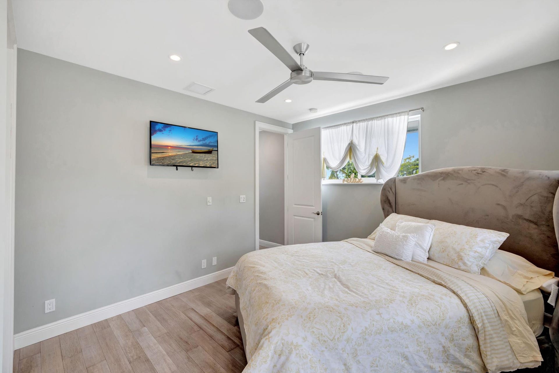 288 S Tradewinds Avenue, Lauderdale By The Sea, FL 33308