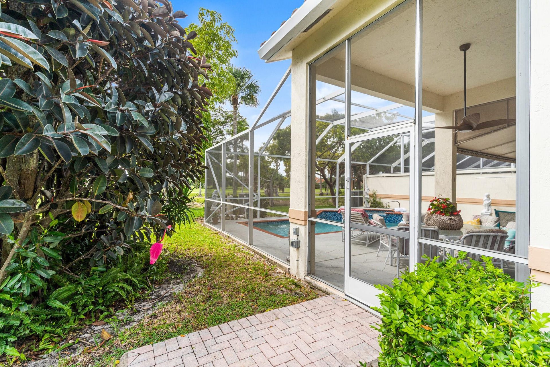 SCREENED POOL