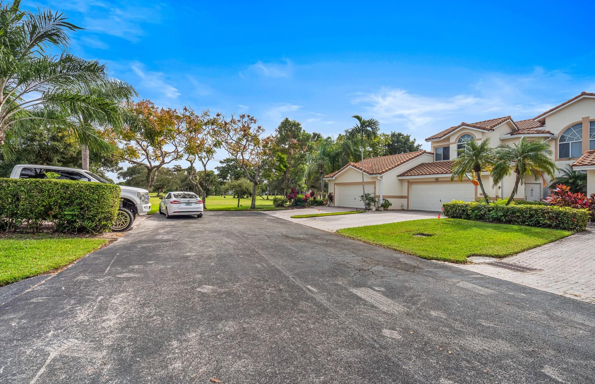 COMMUNITY TOWNHOMES AND VILLAS