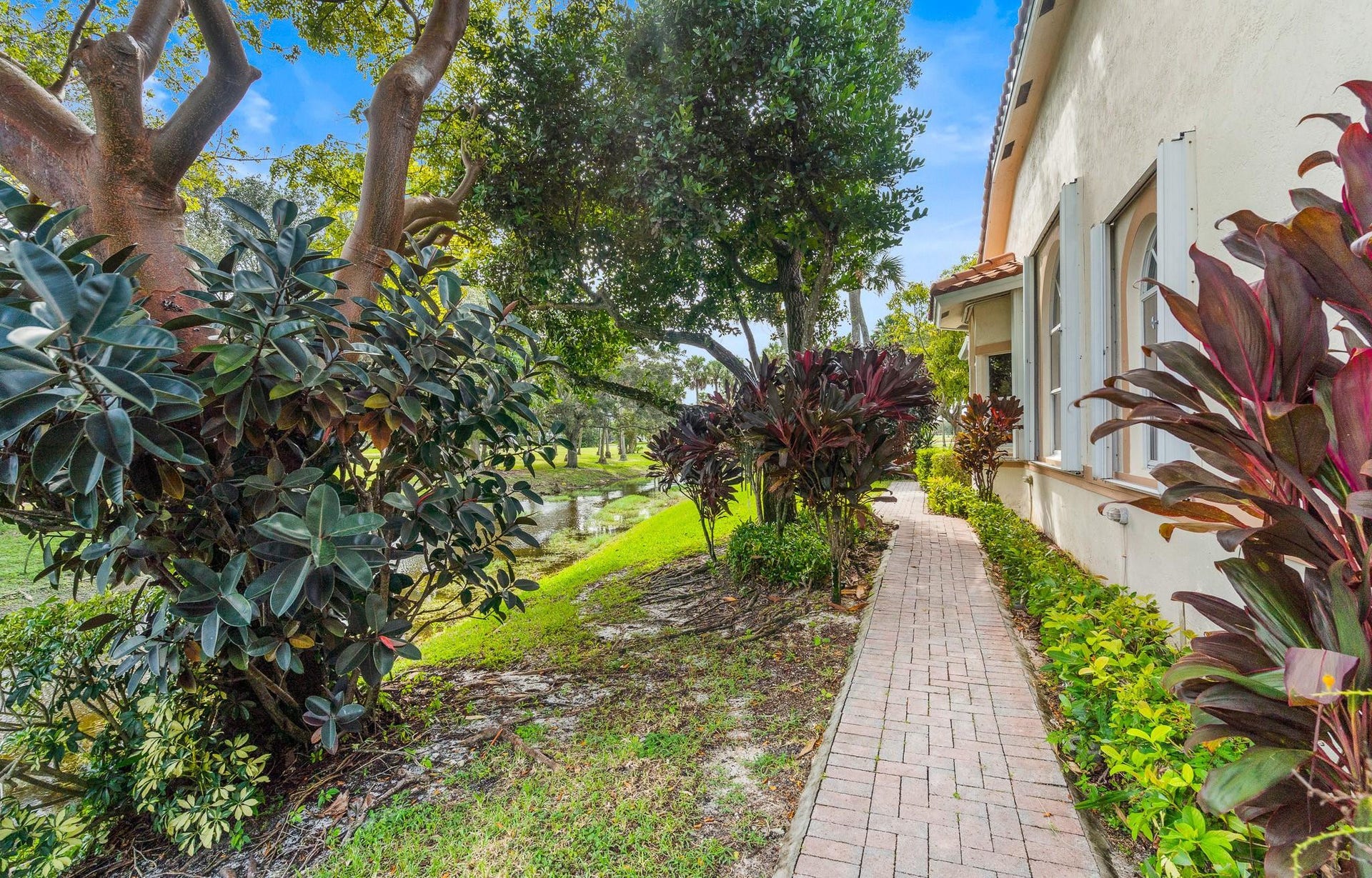 PATHWAY TO POOL AREA