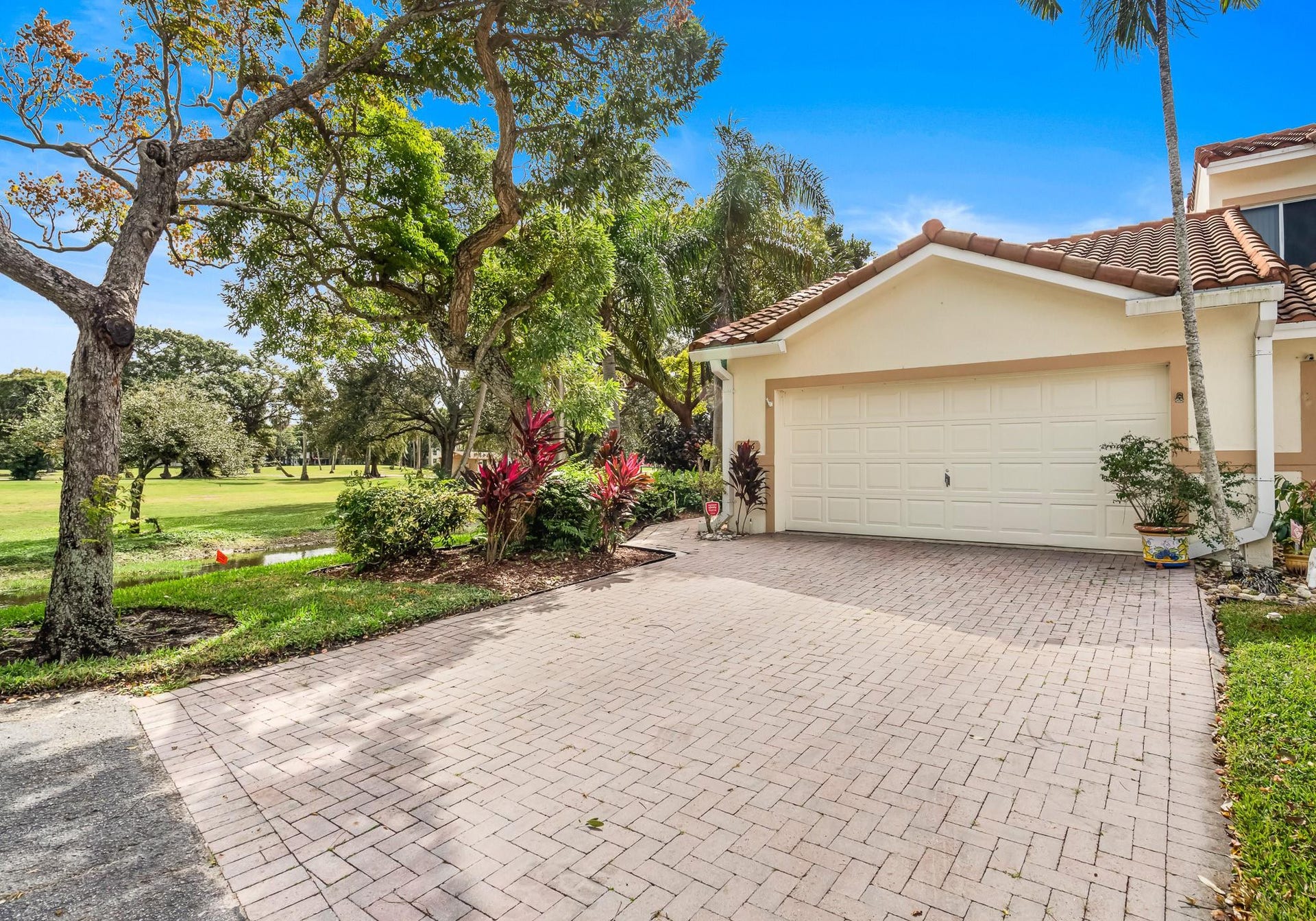 FRONT GARAGE