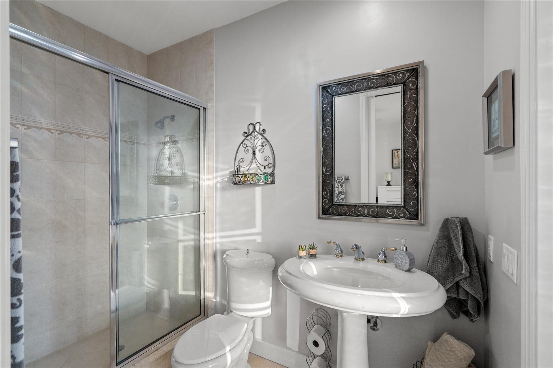 2833 NE 32nd Street, Lighthouse Point, FL 33064
