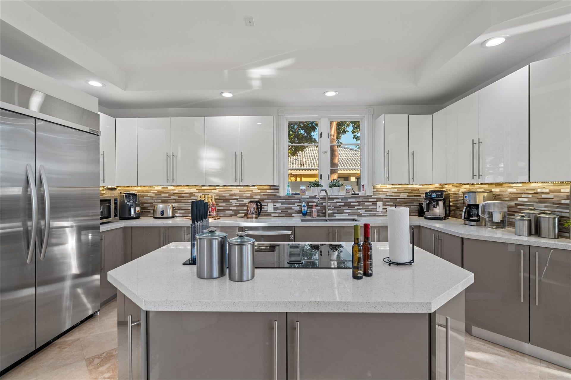 2833 NE 32nd Street, Lighthouse Point, FL 33064