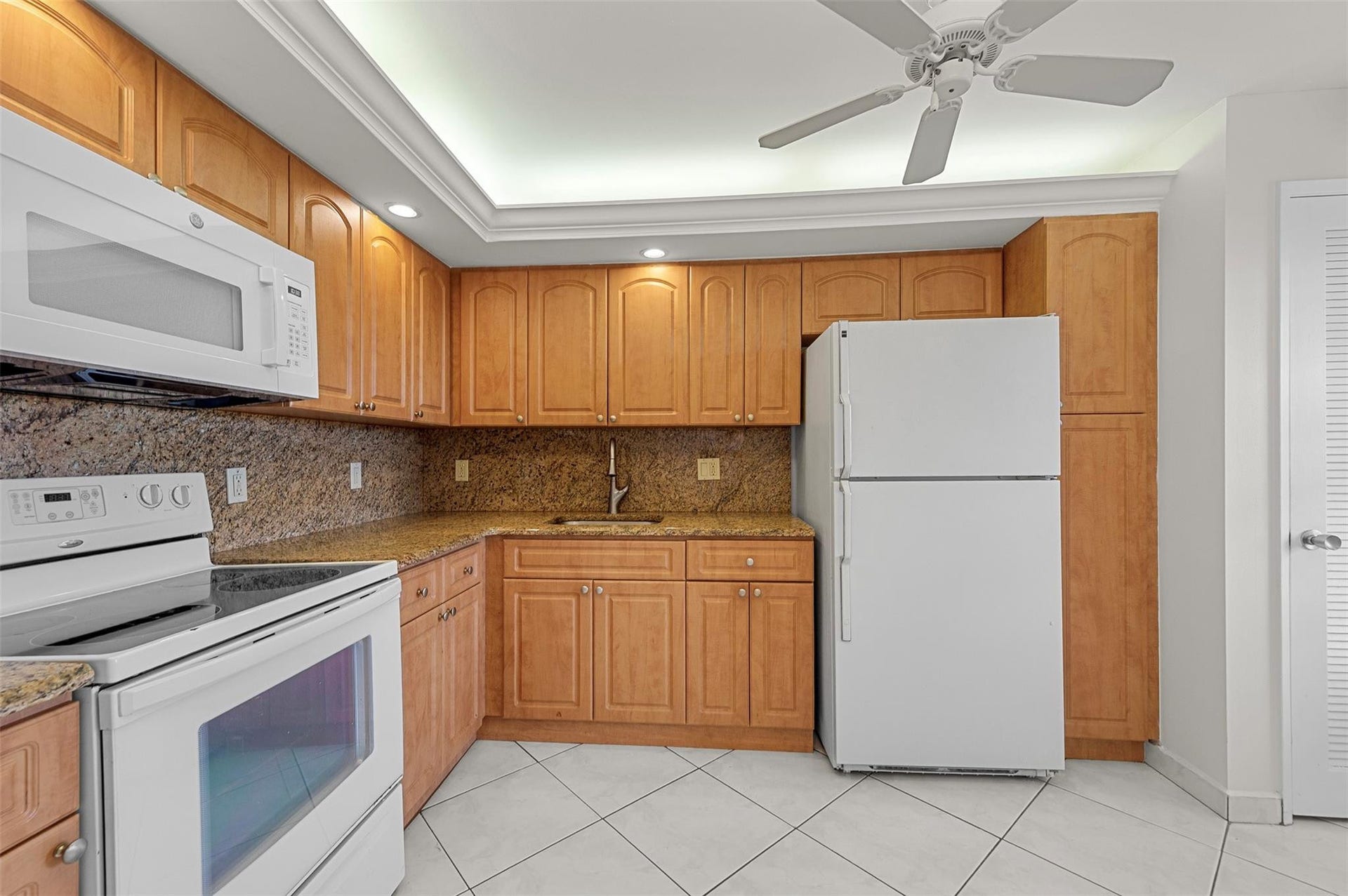 3520 Oaks Way, #806, Pompano Beach, FL 33069 Photo 14