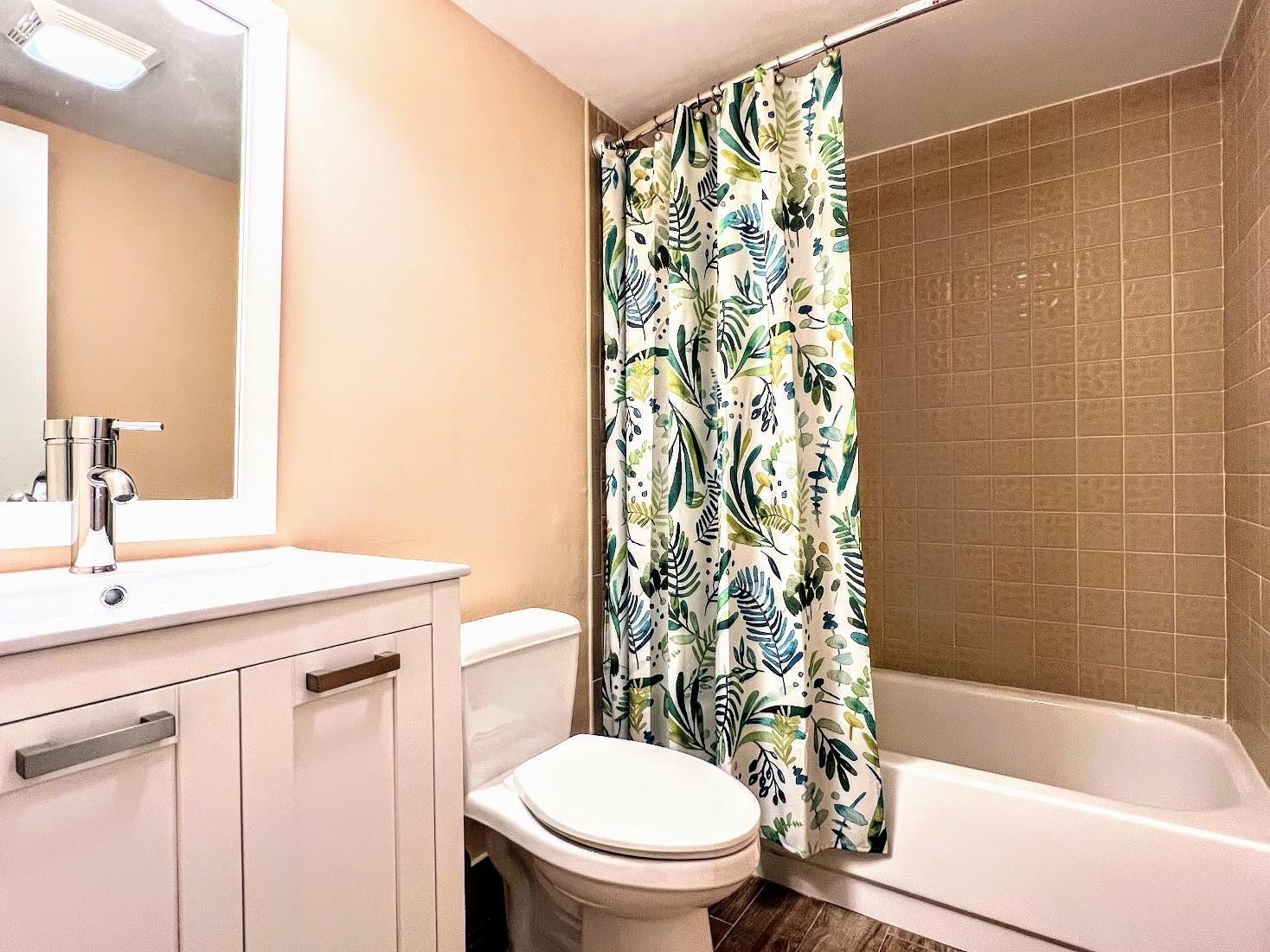 3002 NE 5th Terrace, #102-b, Wilton Manors, FL 33334 2nd bathroom...
