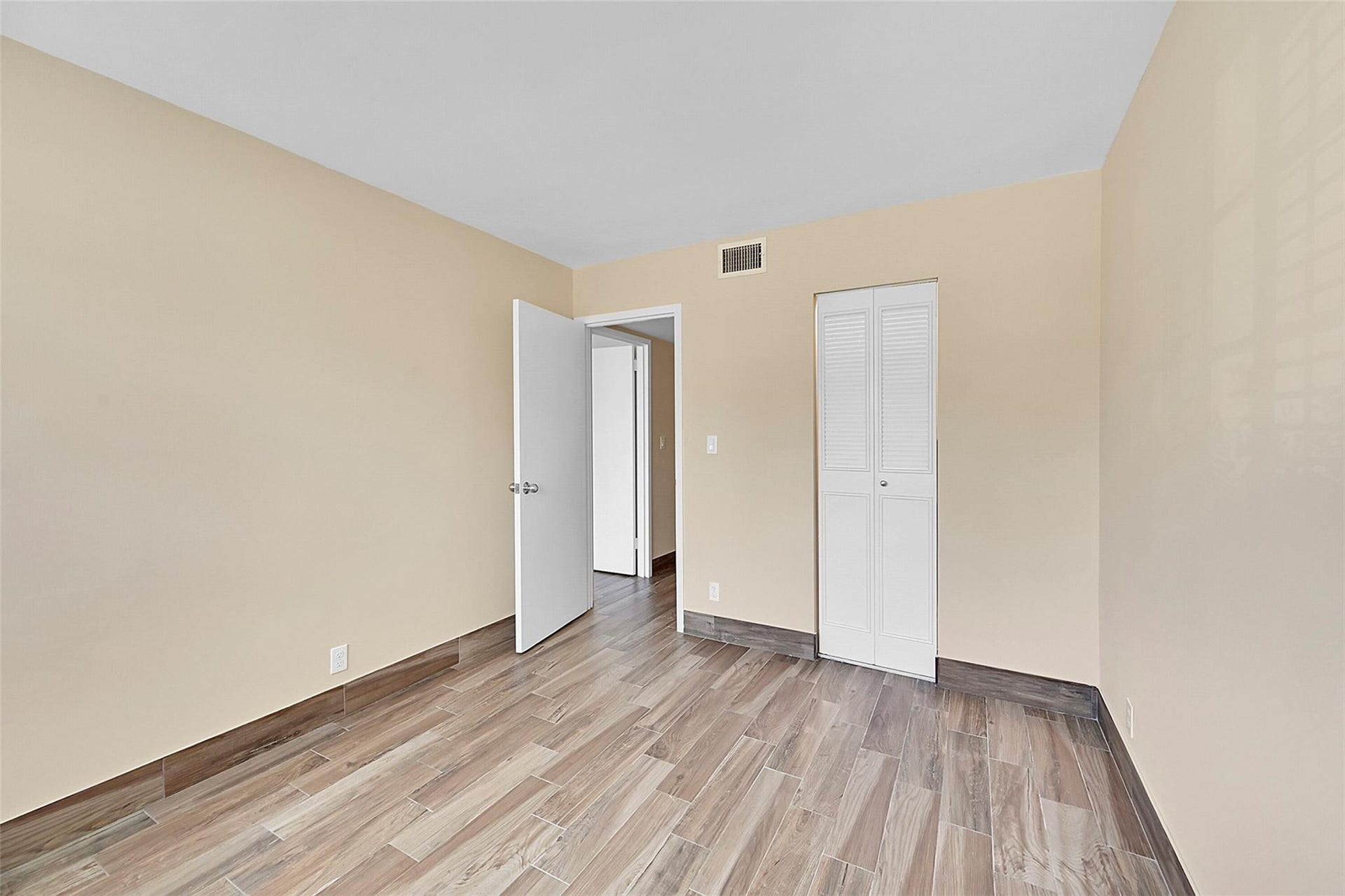 3002 NE 5th Terrace, #102-b, Wilton Manors, FL 33334 2nd Bedroom...