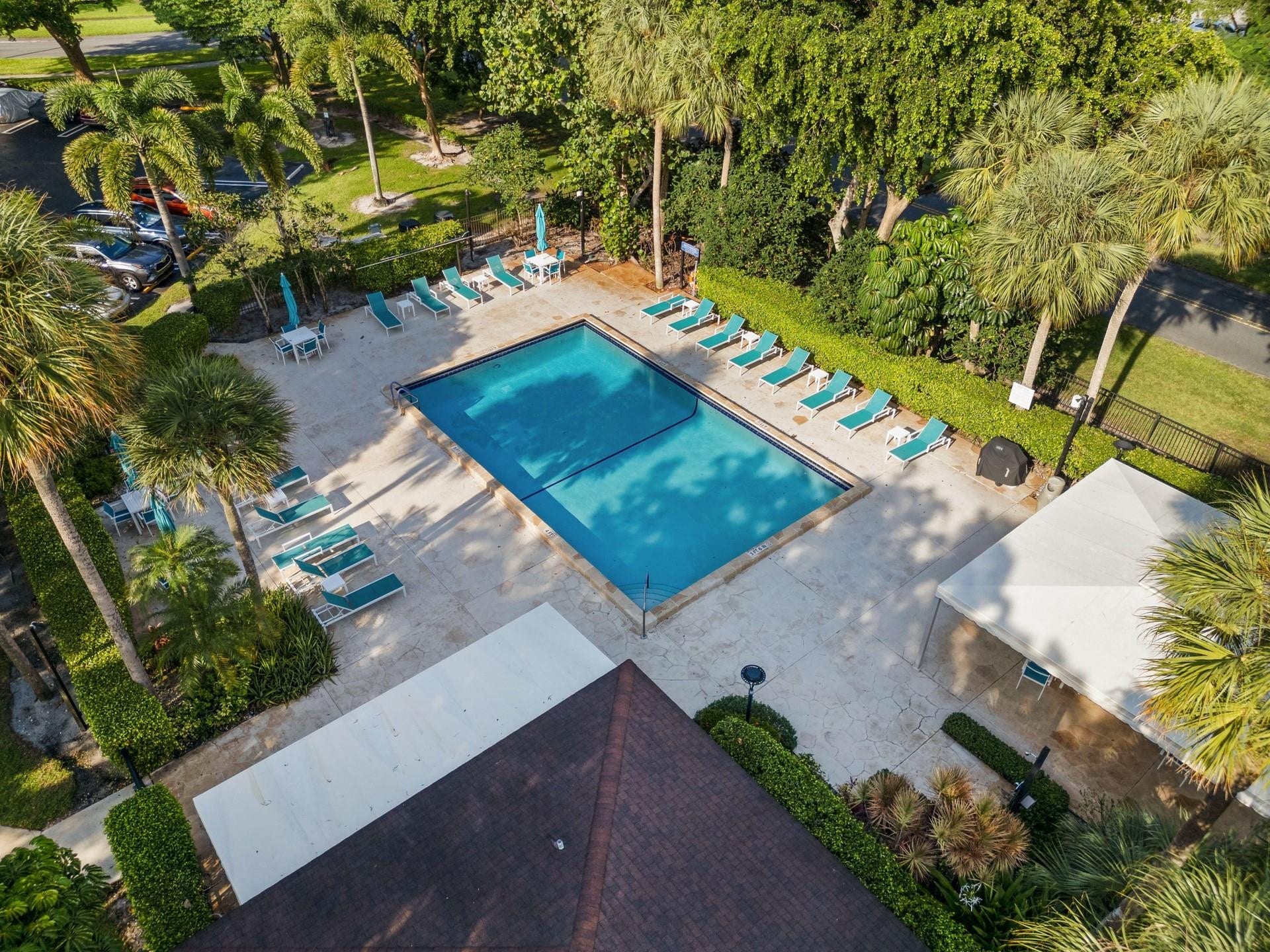 3095 N Course Drive, #412, Pompano Beach, FL 33069 NEWER FURNITURE