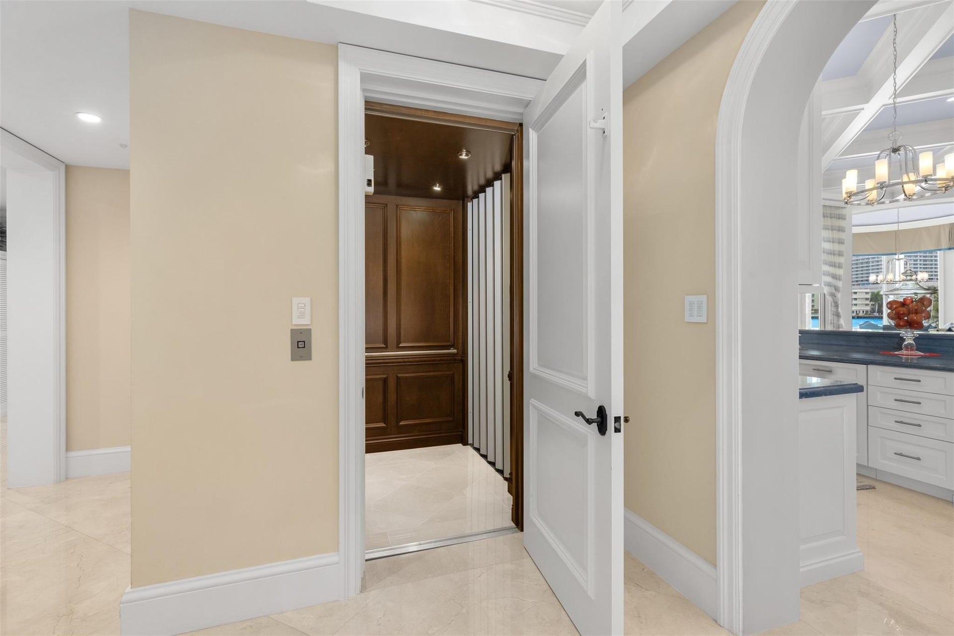2716 Aqua Vista Boulevard, Fort Lauderdale, FL 33301 Oversized Elevator