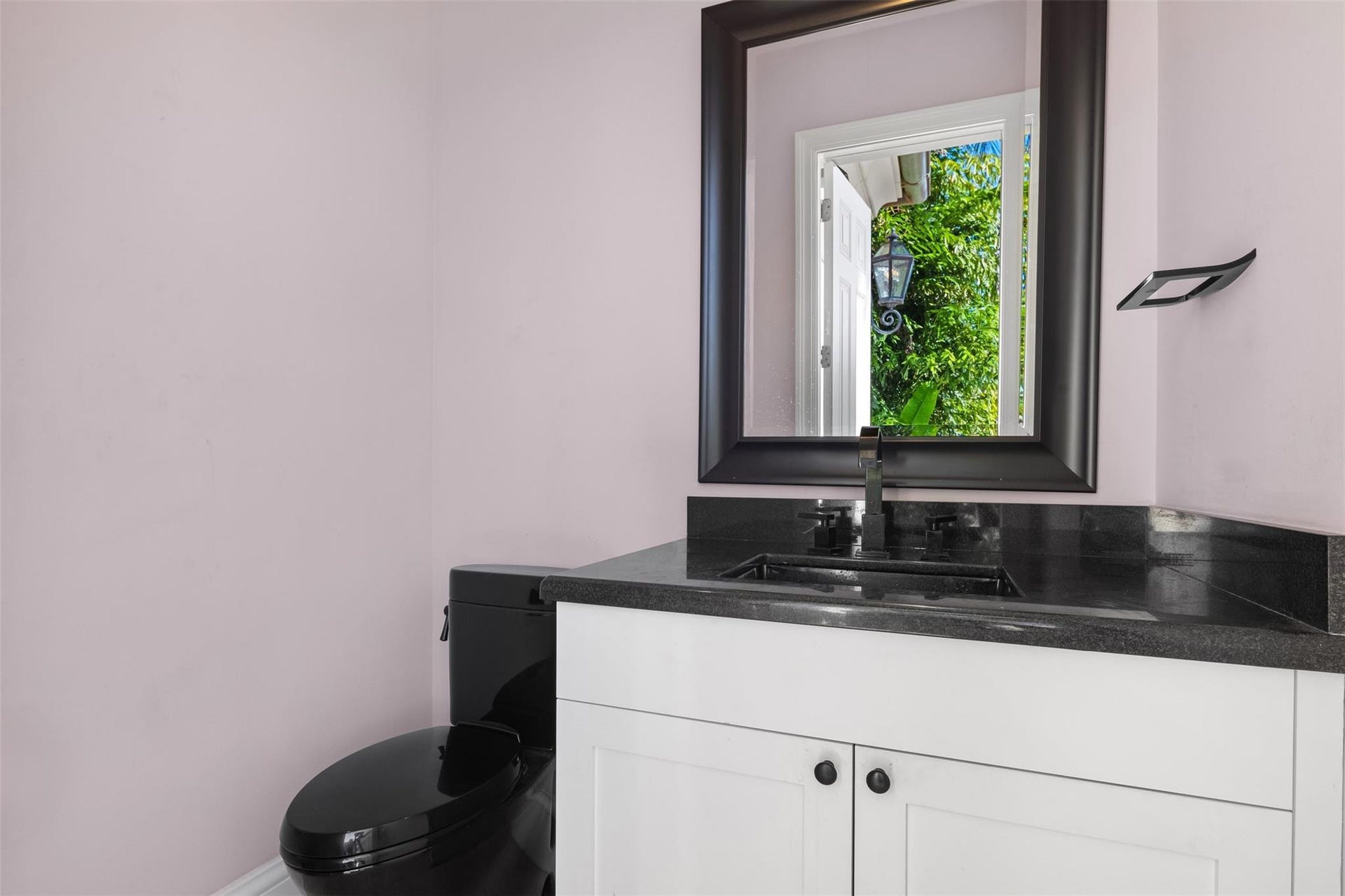 2716 Aqua Vista Boulevard, Fort Lauderdale, FL 33301 Cabana Bath