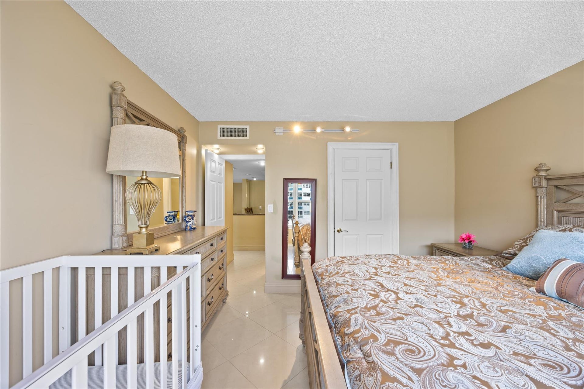 3500 Galt Ocean Drive, #1102, Fort Lauderdale, FL 33308