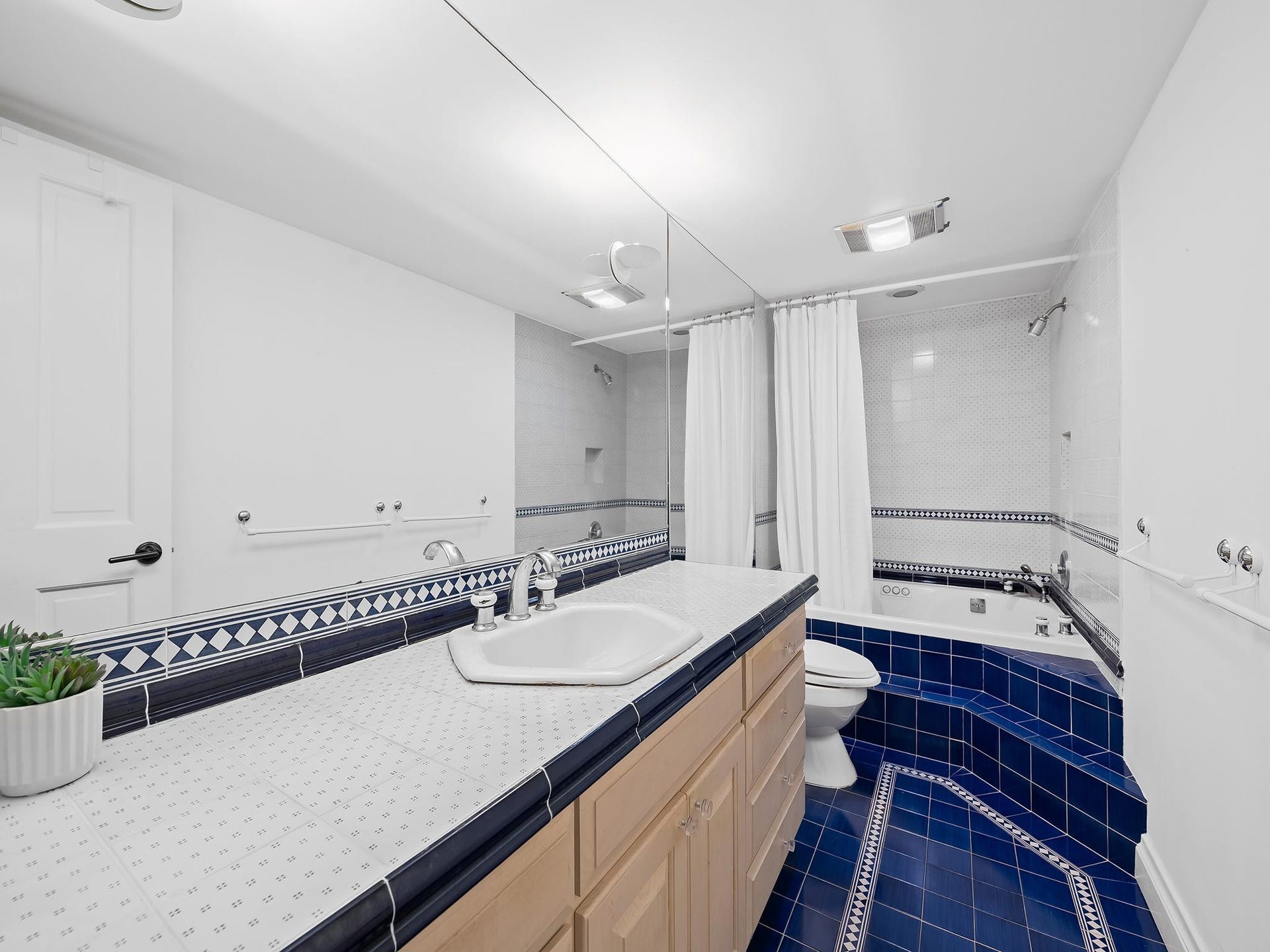 3400 Galt Ocean Drive, #1202S, Fort Lauderdale, FL 33308 Primary bath