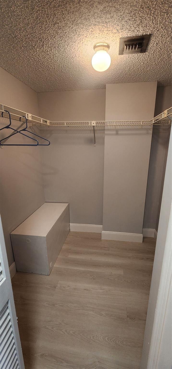 3503 Oaks Way, #513, Pompano Beach, FL 33069 walk-in Closet