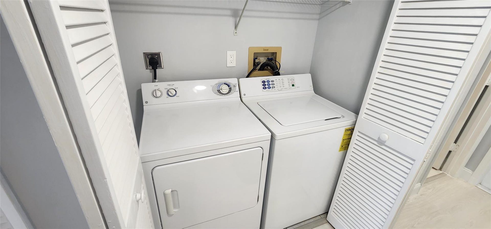 3503 Oaks Way, #513, Pompano Beach, FL 33069 WASHER / DRYER