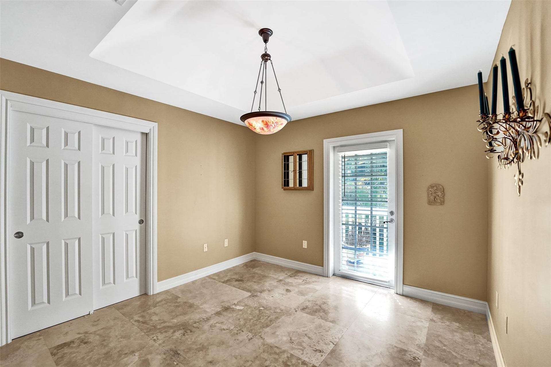 Den that can be converted to 5th bedroom
