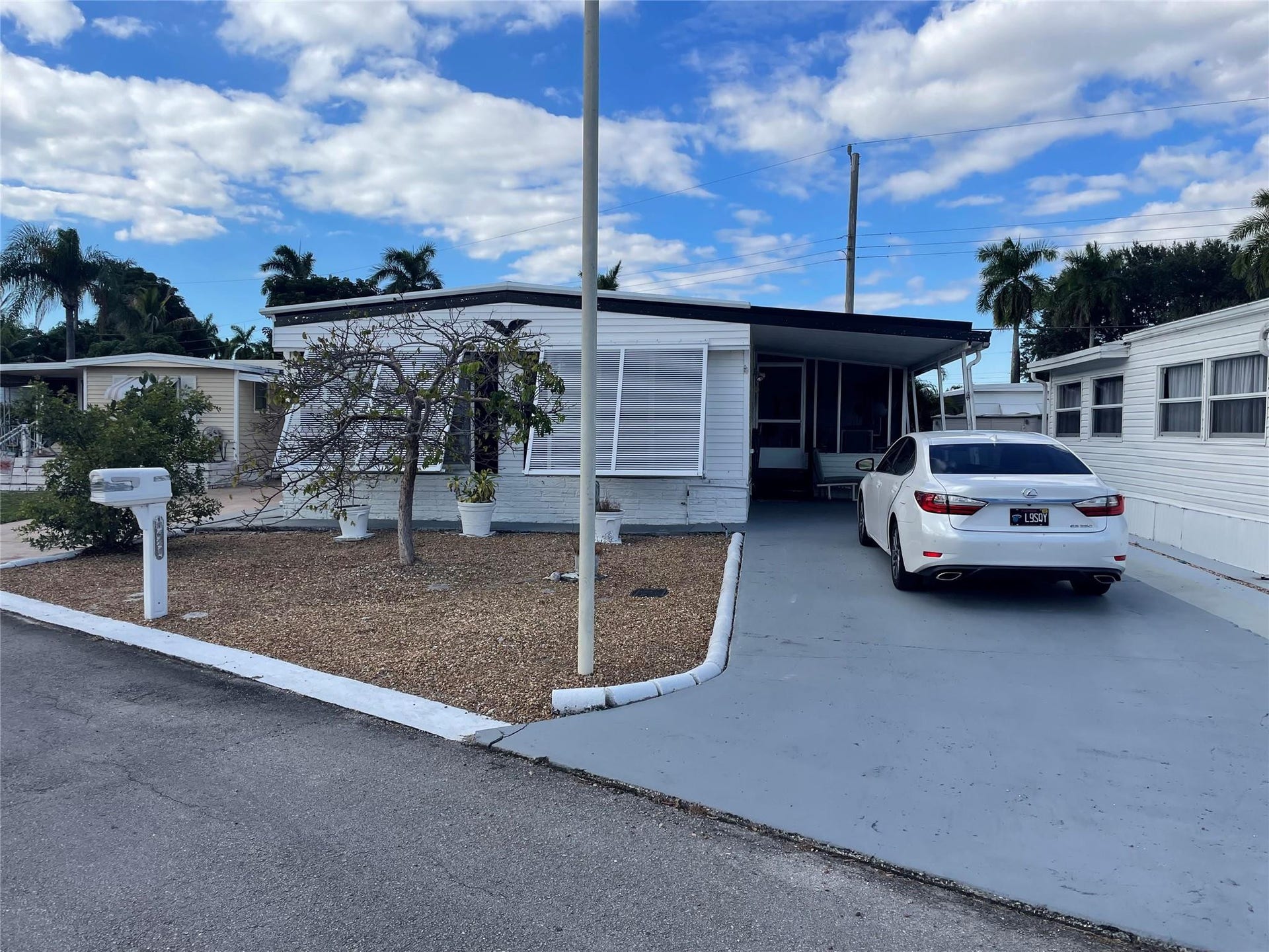 8621 SW 18th Court, Davie, FL 33324 8621 SW 18th Court, Davie, FL 33324