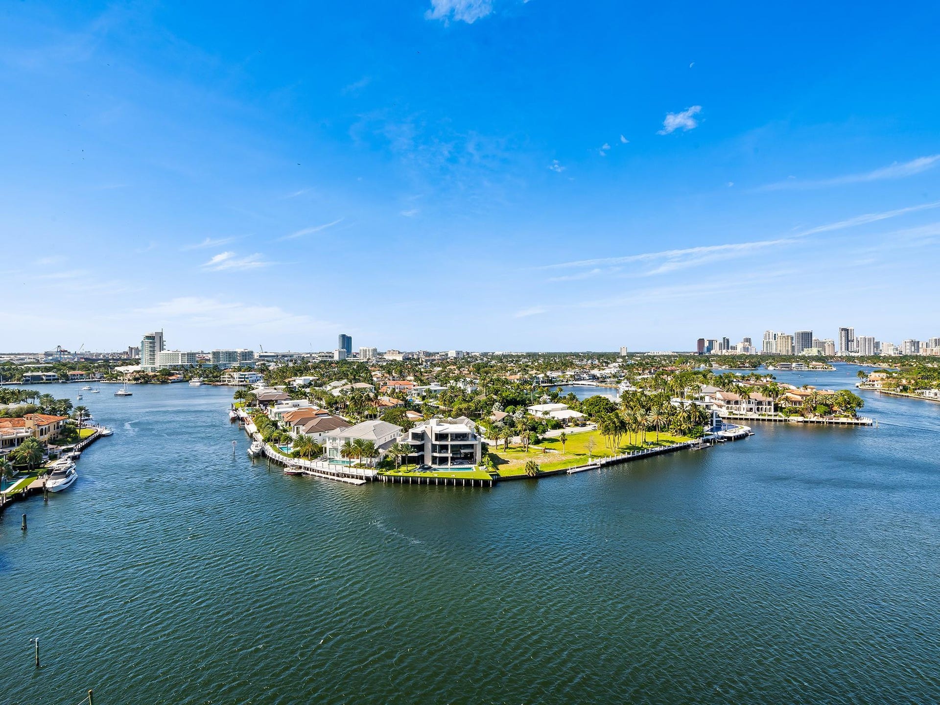 3055 Harbor Drive, #1402, Fort Lauderdale, FL 33316 VIEW LOOKING LEFT