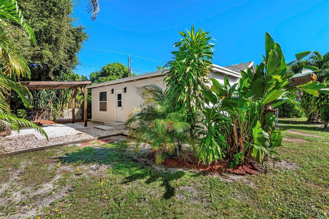 302 SW 15th Street, Dania Beach, FL 33004 302 SW 15th Street, Dania Beach, FL 33004