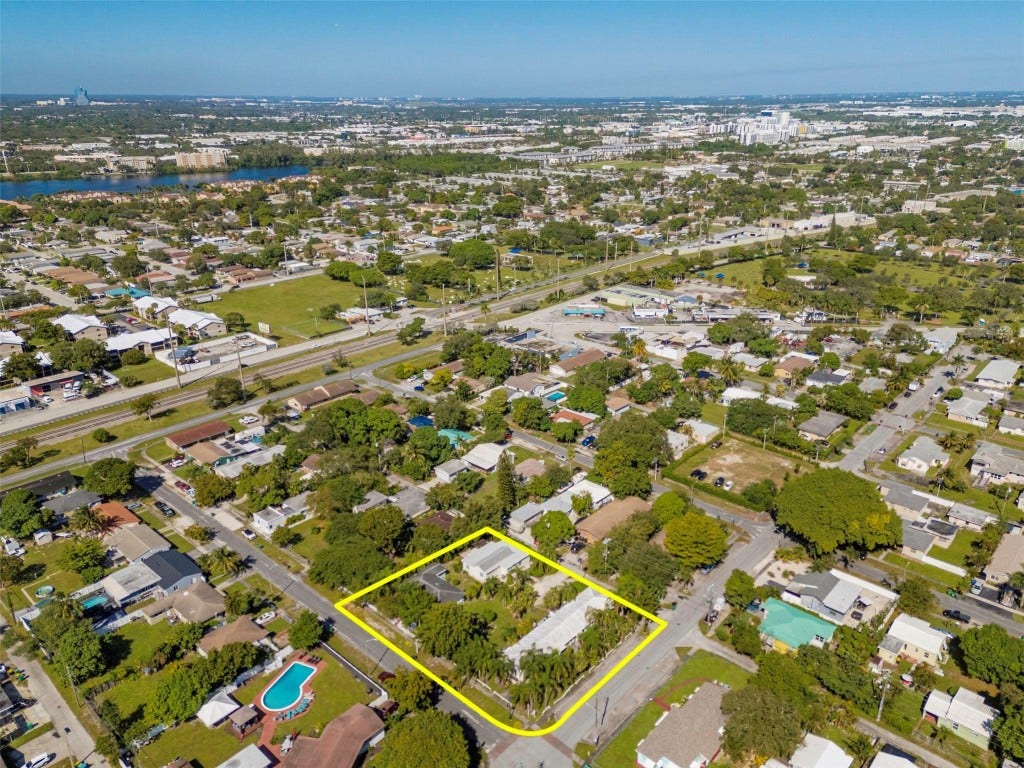 302 SW 15th Street, Dania Beach, FL 33004 302 SW 15th Street, Dania Beach, FL 33004