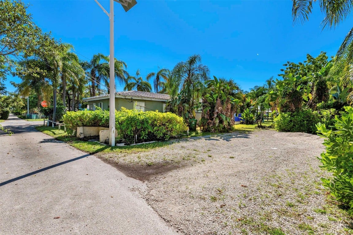 302 SW 15th Street, Dania Beach, FL 33004 302 SW 15th Street, Dania Beach, FL 33004
