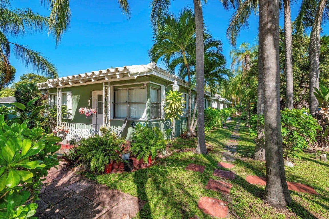 302 SW 15th Street, Dania Beach, FL 33004 302 SW 15th Street, Dania Beach, FL 33004
