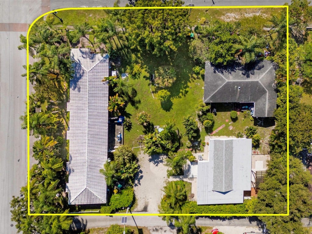 302 SW 15th Street, Dania Beach, FL 33004 302 SW 15th Street, Dania Beach, FL 33004