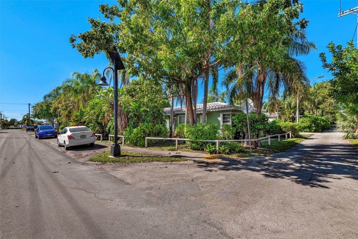 302 SW 15th Street, Dania Beach, FL 33004 302 SW 15th Street, Dania Beach, FL 33004