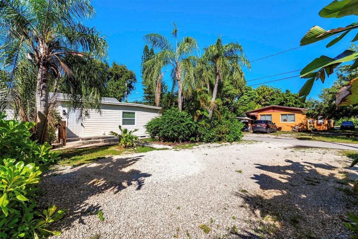 302 SW 15th Street, Dania Beach, FL 33004 302 SW 15th Street, Dania Beach, FL 33004