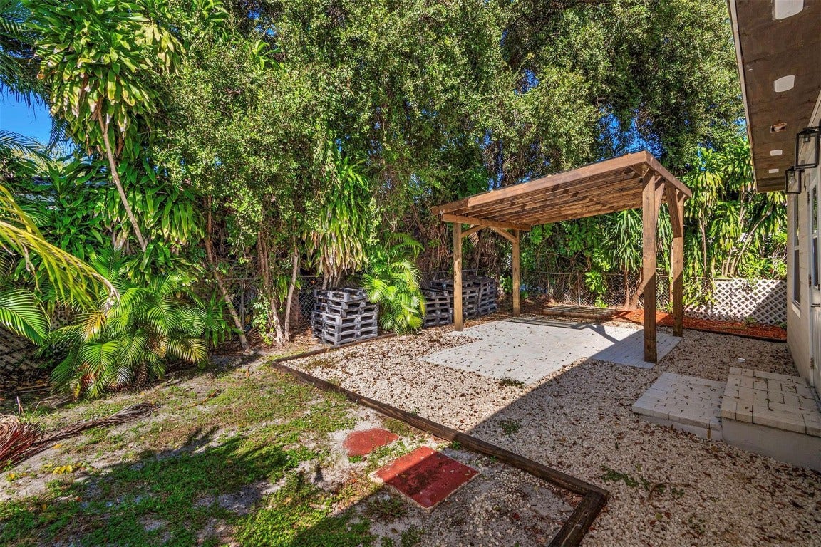 302 SW 15th Street, Dania Beach, FL 33004 302 SW 15th Street, Dania Beach, FL 33004