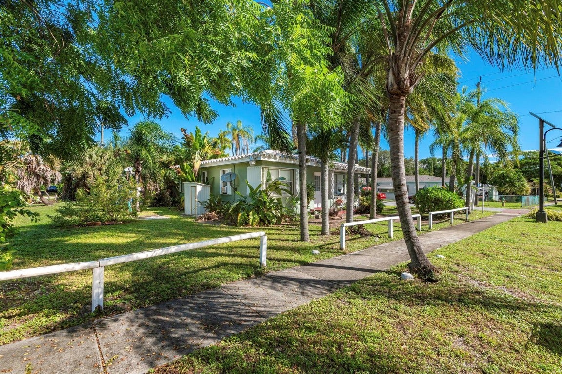 302 SW 15th Street, Dania Beach, FL 33004 302 SW 15th Street, Dania Beach, FL 33004