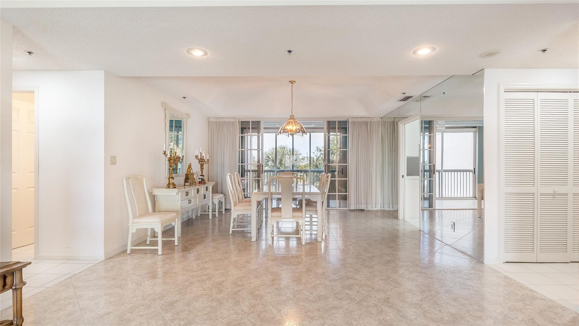 4116 W Palm Aire Drive, #165A, Pompano Beach, FL 33069 Dining area