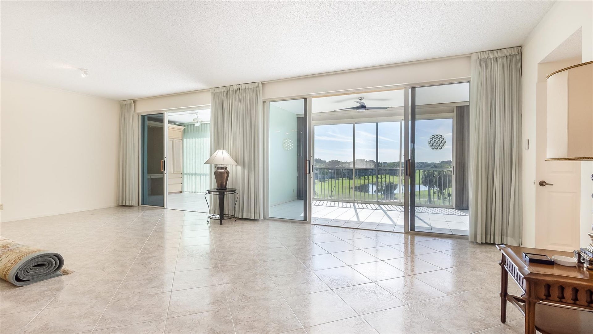 4116 W Palm Aire Drive, #165A, Pompano Beach, FL 33069 Exapansive living area