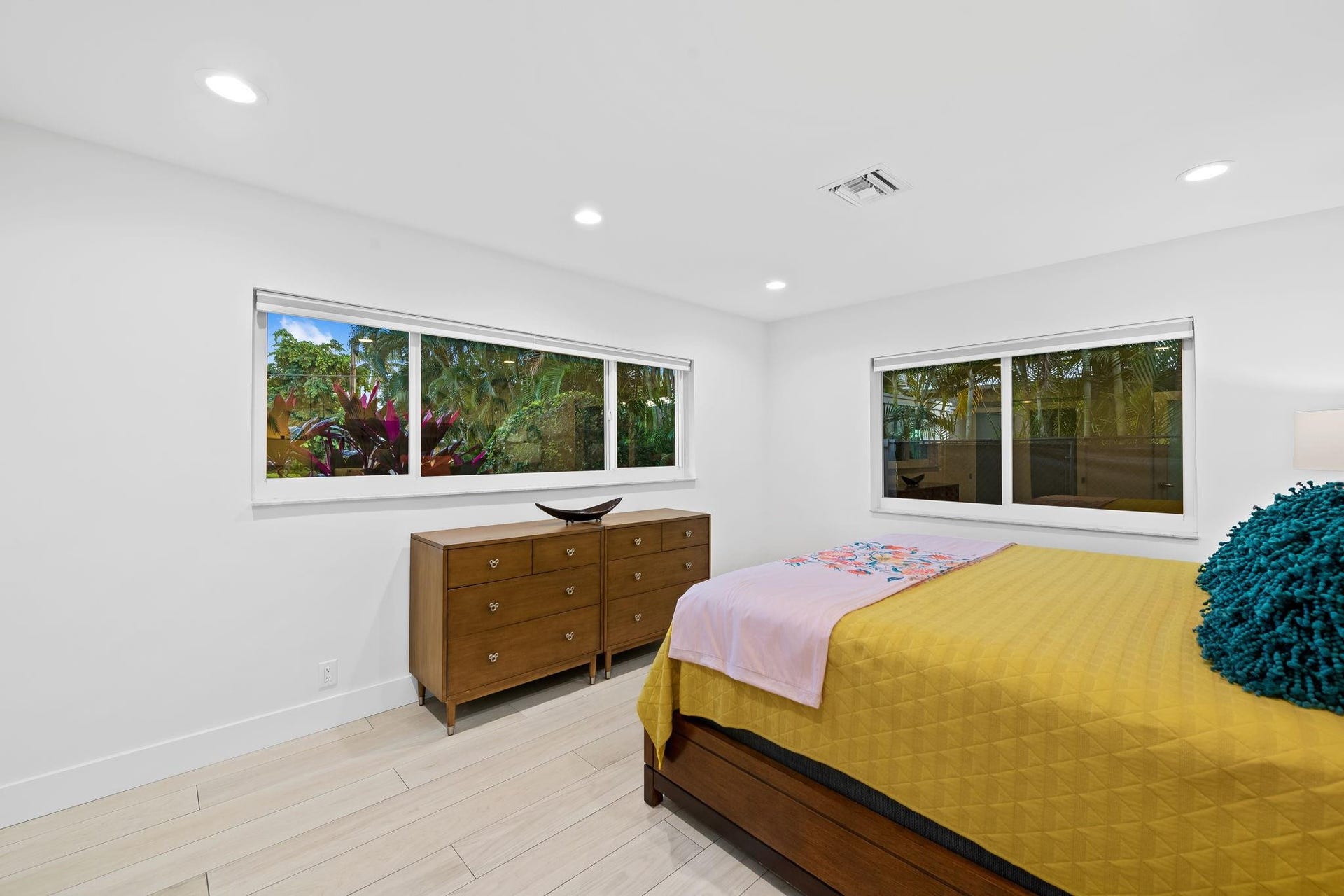 1731 NE 23rd Avenue, Fort Lauderdale, FL 33305 King beds in every bedroom