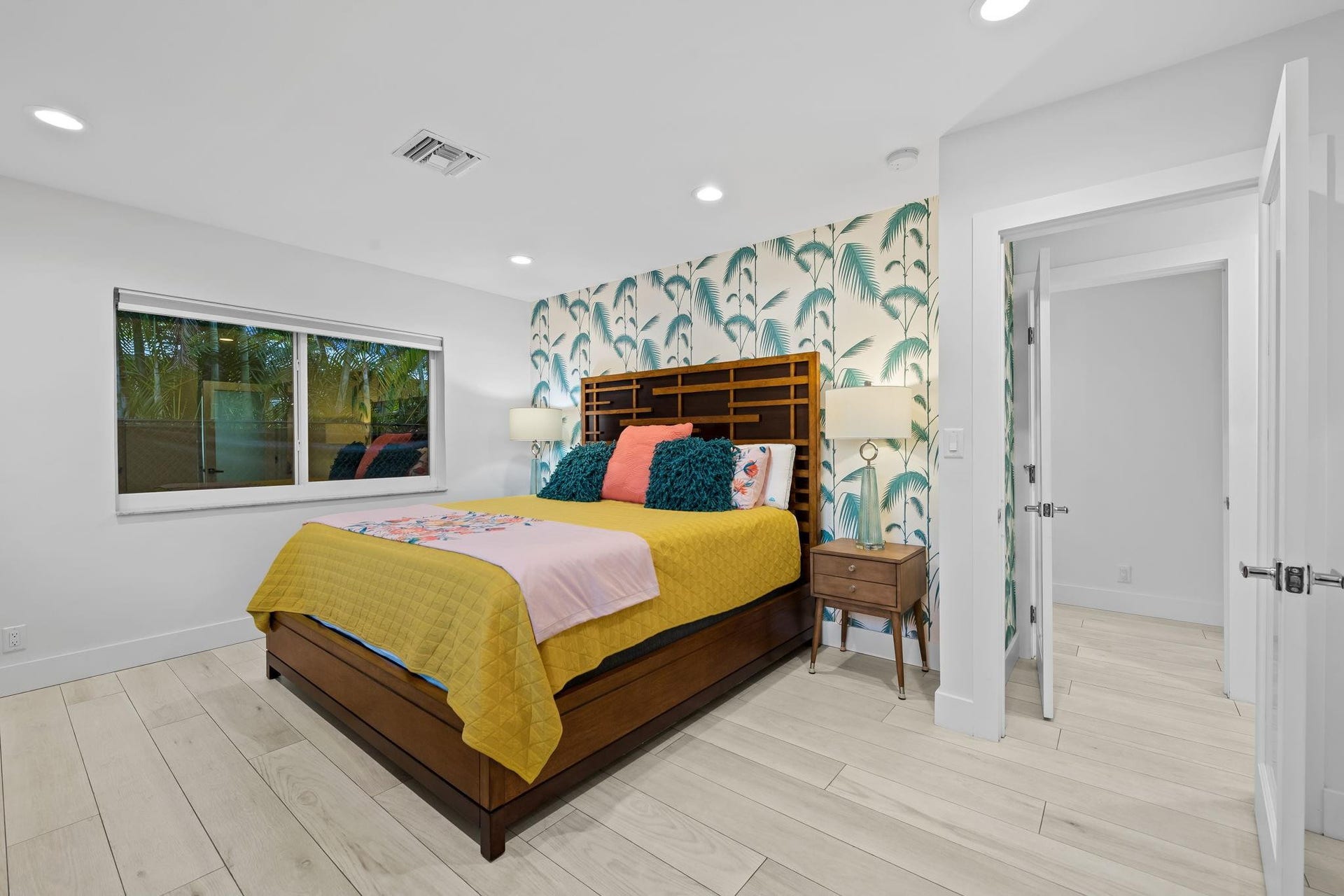 1731 NE 23rd Avenue, Fort Lauderdale, FL 33305 Tropical views