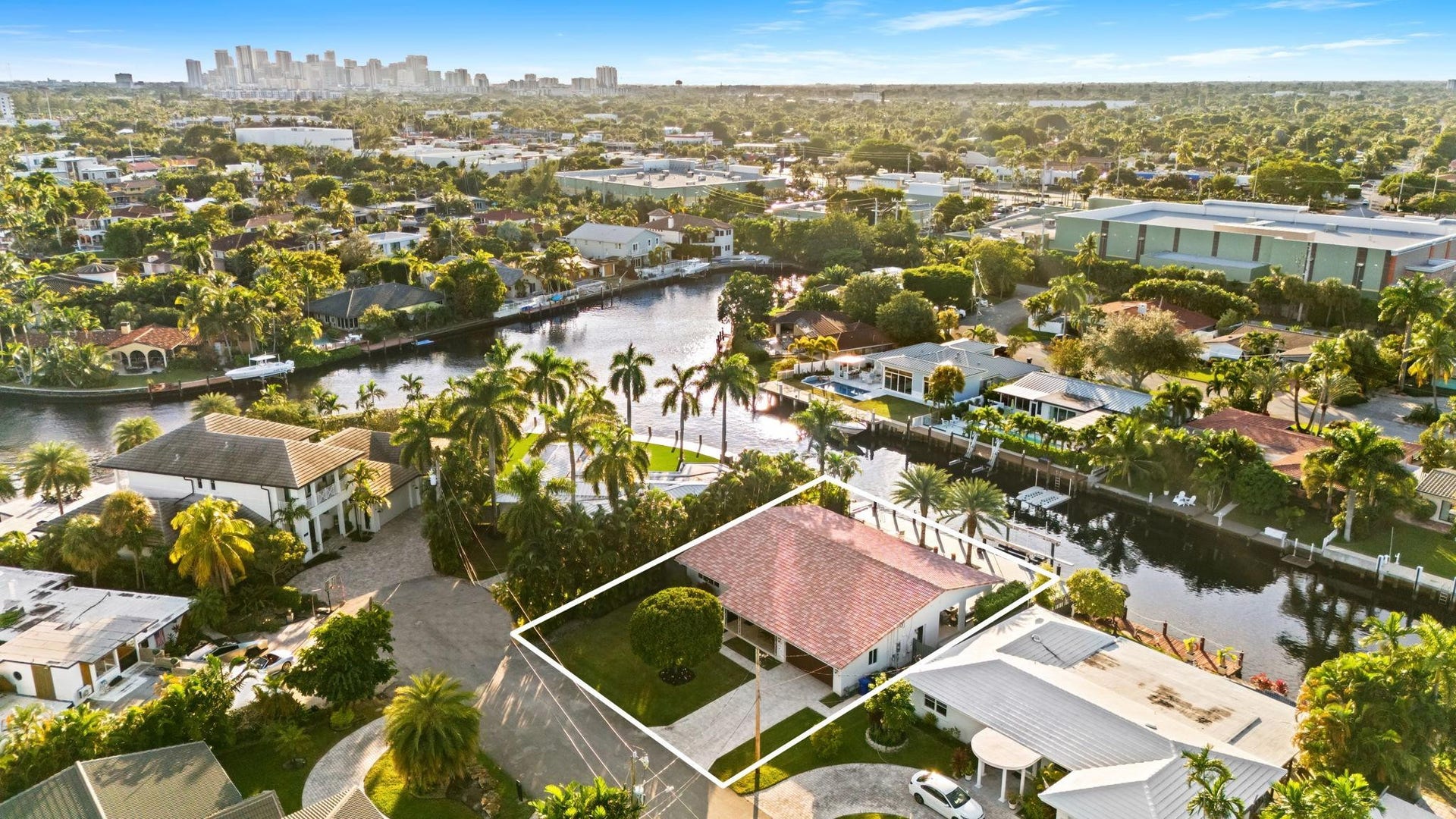 1731 NE 23rd Avenue, Fort Lauderdale, FL 33305 Minutes to the ocean