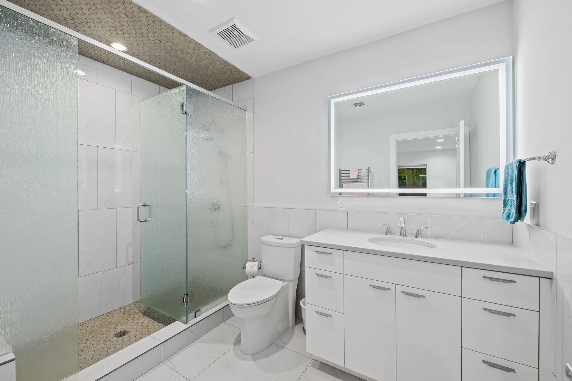 1731 NE 23rd Avenue, Fort Lauderdale, FL 33305 Third ensuite bathroom