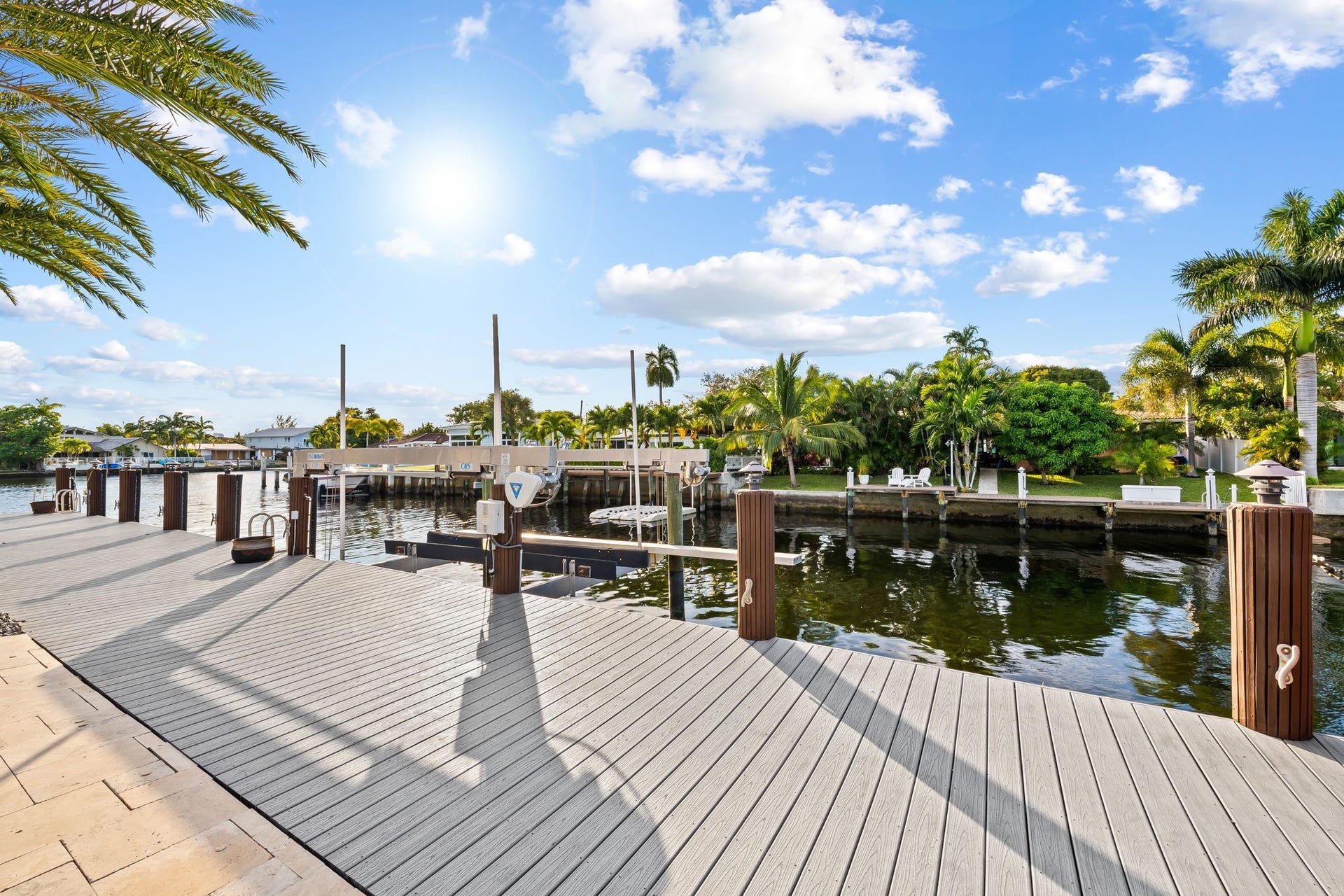 1731 NE 23rd Avenue, Fort Lauderdale, FL 33305 20,000 lb boat lift