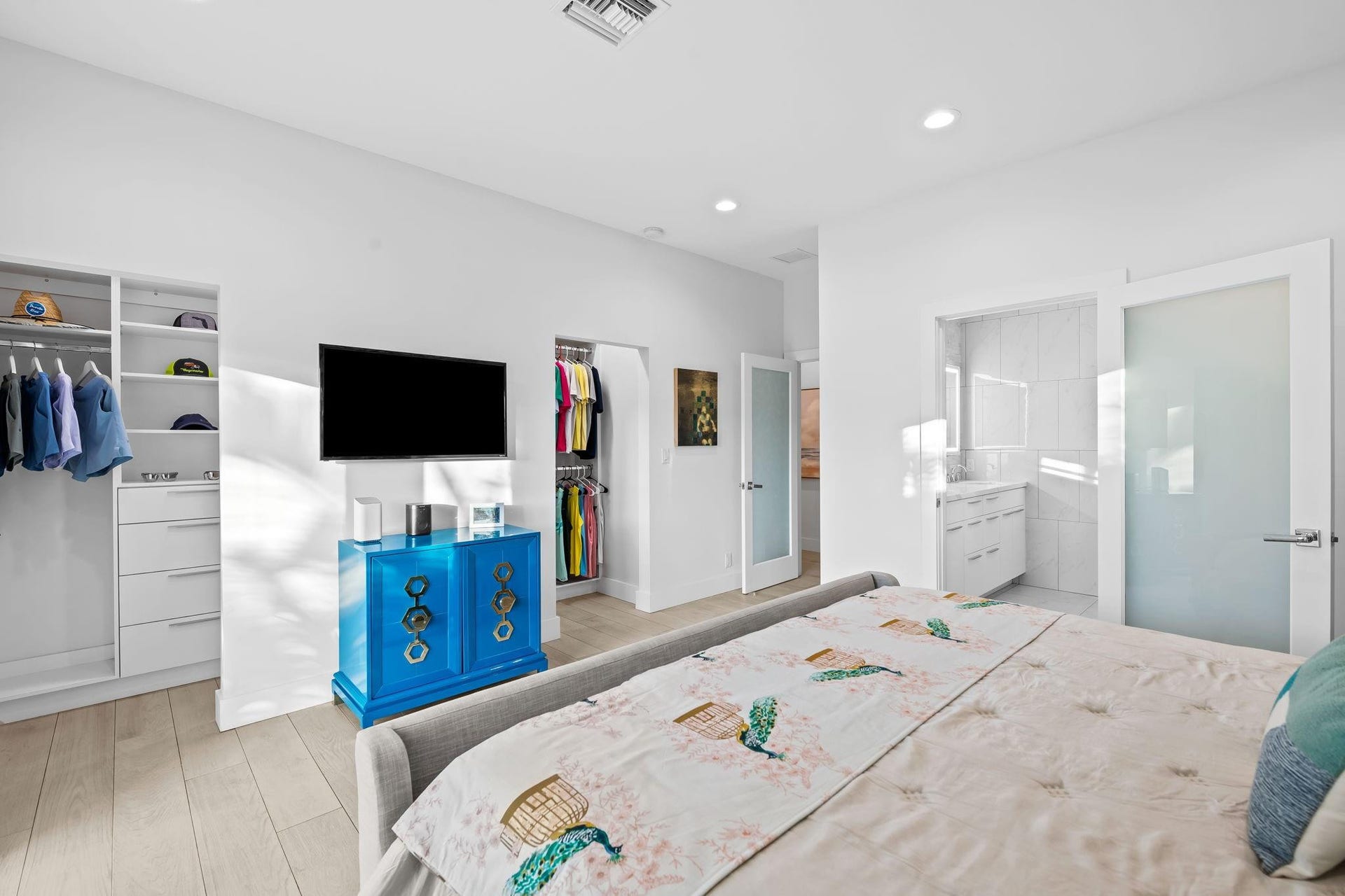 1731 NE 23rd Avenue, Fort Lauderdale, FL 33305 Hidden closet