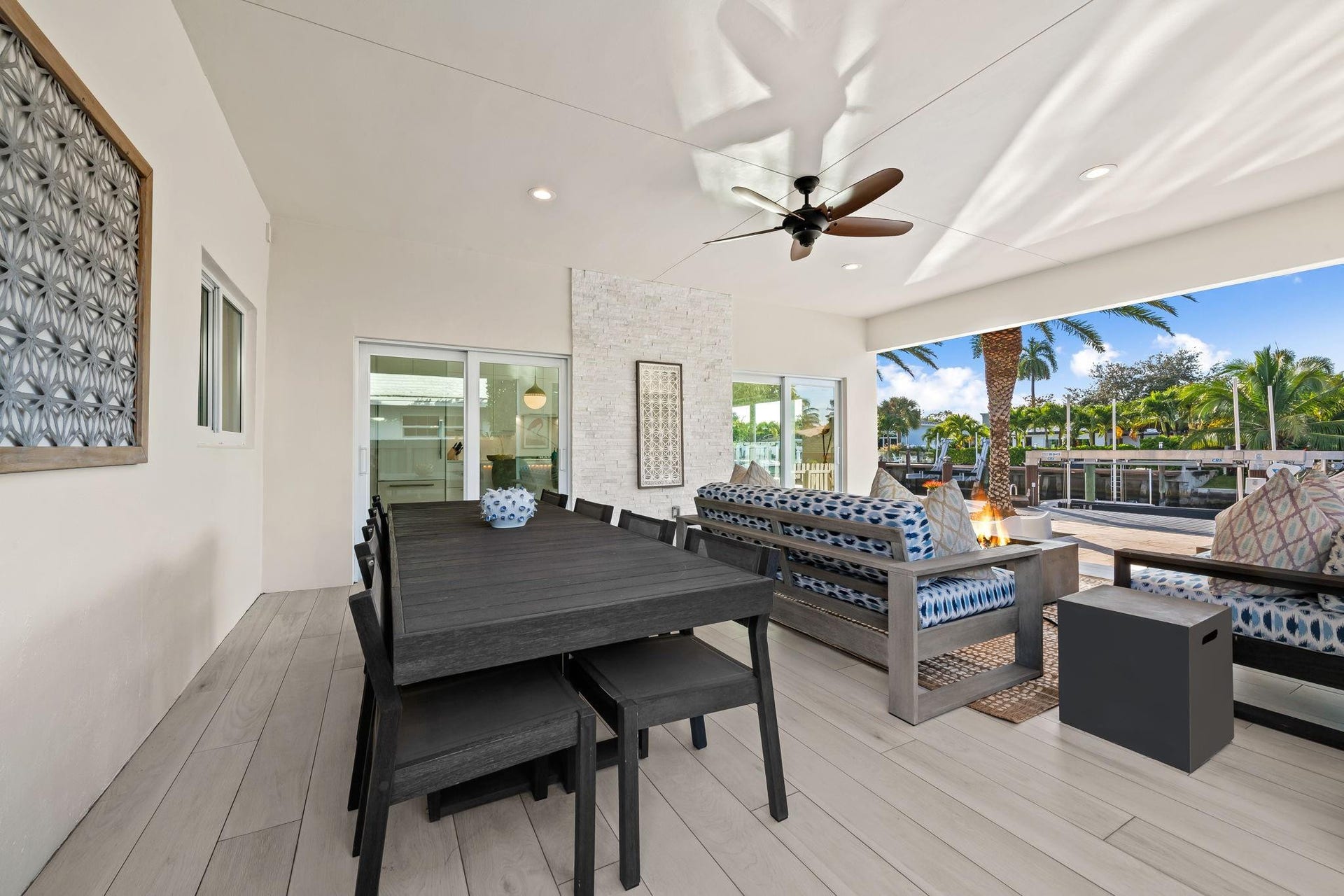 1731 NE 23rd Avenue, Fort Lauderdale, FL 33305 Opens to a covered lounge