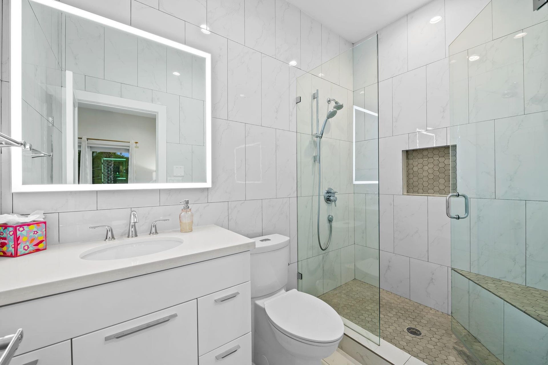 1731 NE 23rd Avenue, Fort Lauderdale, FL 33305 Second ensuite bathroom